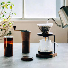 Пуровер Hario V60 02 Walnut стеклянный с деревянной подставкой, 176-66548