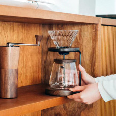 Пуровер Hario V60 02 Walnut стеклянный с деревянной подставкой, 176-66548